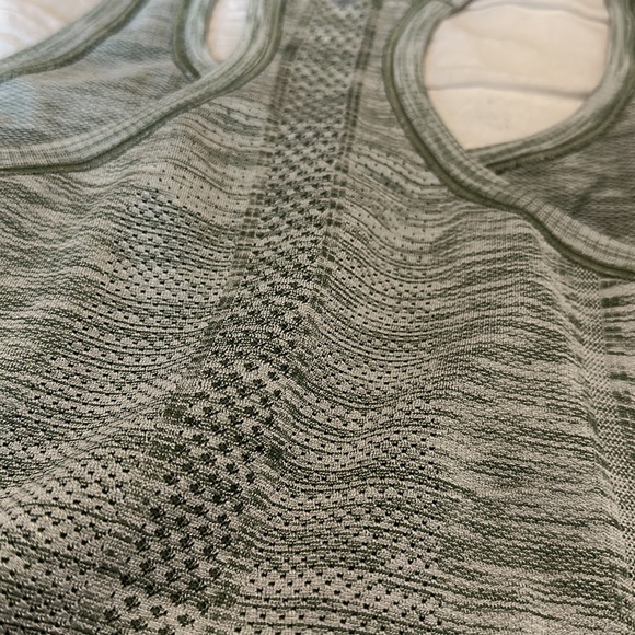 Lululemon Swiftley Tech Tank - Picture 5 of 5